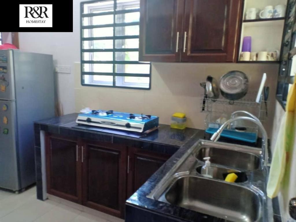 R & R Homestay Tanjung Karang エクステリア 写真